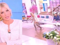 Κατερίνα Καινούργιου: Πέταξε το ακουστικ...