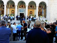 Συγκίνηση στην κηδεία του Γρηγόρη Μπαράκ...