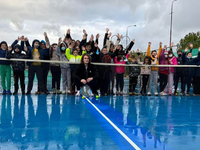 Ο Τσιτσιπάς έπαιξε τένις με παιδιά στο σ...