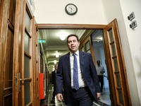 Μηταράκης: Βρήκα κατσαρίδες στο γραφείο μου 