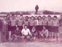 1953-'54: Η πρώτη συμμετοχή (από τις 30)...