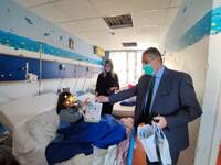 Πάτρα: Δώρα στους μικρούς νοσηλευόμενους...