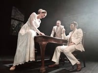 Οικείες αντανακλάσεις- Γράφει η Χριστίνα Κόκοτα