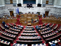 Βουλή- LIVE: Ψηφίζεται η τροπολογία για ...
