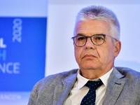 Κορωνοϊός-Γώγος: Καλά νέα από εμβόλια κα...