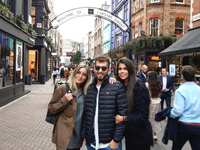 Τρεις Πατρινοί του Λονδίνου μεταφέρουν σ...