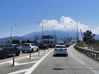 Ουρές στα διόδια της γέφυρας Ρίου-Αντιρρ...