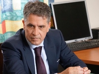 Ο κ. Γούτος απειλεί το THEBEST με μήνυση...