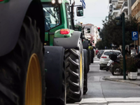 Αγρότες: Συνοδεία περιπολικών φτάνουν σή...