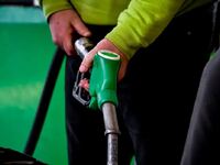 Νέες αυξήσεις στα καύσιμα: Άλμα στα 2 ευ...