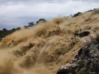 Αμφιλοχία: Φούσκωσε ρέμα από την κακοκαι...