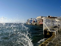 Το lockdown στη Μύκονο αφορά μόνο ανεμβο...