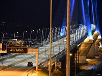 Η Γέφυρα Ρίου – Αντιρρίου φωταγωγήθηκε τ...