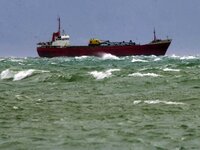 Ακυβέρνητο πλοίο στη θαλάσσια περιοχή με...