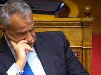 Στριμωγμένη η κυβέρνηση μετά τις αποκαλύ...