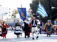 Με άστατο καιρό η παρέλαση της 28ης Οκτω...