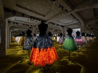 «Tρίβεις τα μάτια σου»: Πολυσυλλεκτική έ...