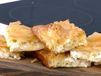 Η Αργυρώ Μπαρμπαρίγου ετοιμάζει τσαλακωτ...