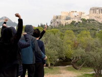 Προκλητικοί οι συντελεστές του ''Ξεπαρθε...