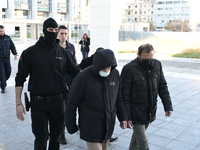 Δίκη για τη 12χρονη στον Κολωνό: Κεκλεισ...