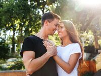 Τα 5 ζώδια που θα δουν βελτίωση στις σχέ...