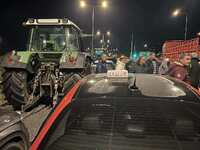 Πάτρα: Αυτοκινητοπομπή συμπαράστασης ταξ...