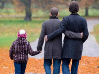 Οικογένεια ομοφυλόφιλων με το παιδί τους...