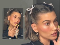 H Χέιλι Μπίμπερ αποκάλυψε το καινούριο c...