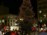 Άναψε το χριστουγεννιάτικο δέντρο στην Π...