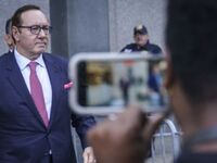 Κέβιν Σπέισι: Δηλώνει "αθώος" ...