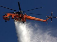 Κεφαλονιά: Ανεξέλεγκτη η φωτιά που «ξεκί...