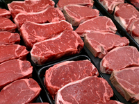 Πόσο ακριβότερα πωλούνται τα κρέατα στην Ελλάδα 