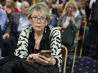 Έλενα Ακρίτα: «Γιατί να μην πάμε σε περ...