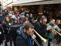 Τσικνοπέμπτη στην Πάτρα: Χοροί, τσίκνα και Χάλκινα