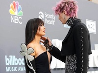 Εκείνη super sexy οπτασία, αλλά το μανικ...