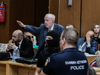 Δίκη Χρυσής Αυγής: Χαιρέτισε ξανά ναζιστ...