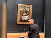 Λούβρο: Επίθεση με… τούρτα δέχτηκε η Μόνα Λίζα