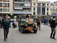 Πάτρα: O Kαρλ Λάγκερφελντ δωρίζει παπούτ...