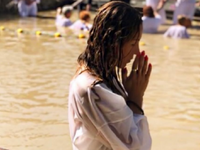 Πηγή Δεβετζή: Βαφτίστηκε στον Ιορδάνη Ποταμό- ΦΩΤΟ