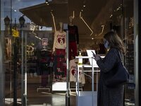 Νέα μέτρα: Τι ισχύει για καταστήματα τρο...