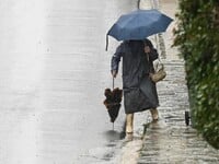 Καιρός: Πτώση της θερμοκρασίας και βροχέ...