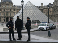 Παρίσι: Σύλληψη δύο υπόπτων για την κλοπ...