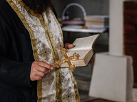 Χυδαίες εκφράσεις από ιερέα -«Θα σας πάρ...