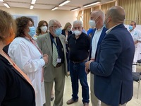 Περιοδεία του Γ. Παπανδρέου σε Νοσοκομεί...