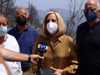 Στην πυρόπληκτη Αχαΐα η Φώφη Γεννηματά μ...