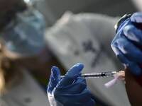 Κορωνοϊός: "Κλειδώνει" η τρίτη...