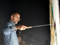 Ο Πατρινός καραγκιοζοπαίκτης Κώστας Μακρ...