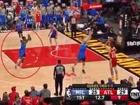 Ο Θανάσης Αντετοκούνμπο έπαιξε άμυνα από...