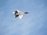 Η απογείωση βομβαρδιστικών Stealth B-2 α...