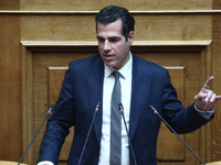 Ο Θάνος Πλεύρης νέος υπουργός μετανάστευ...